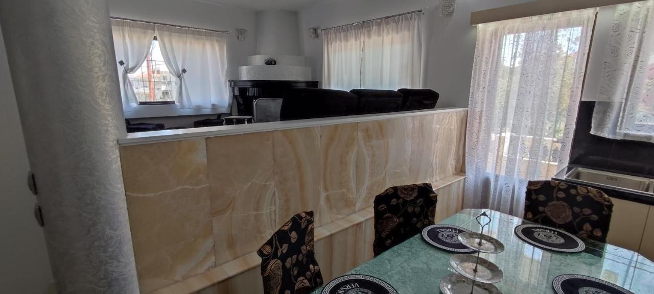 Ixian House Apartment Buitenkant foto